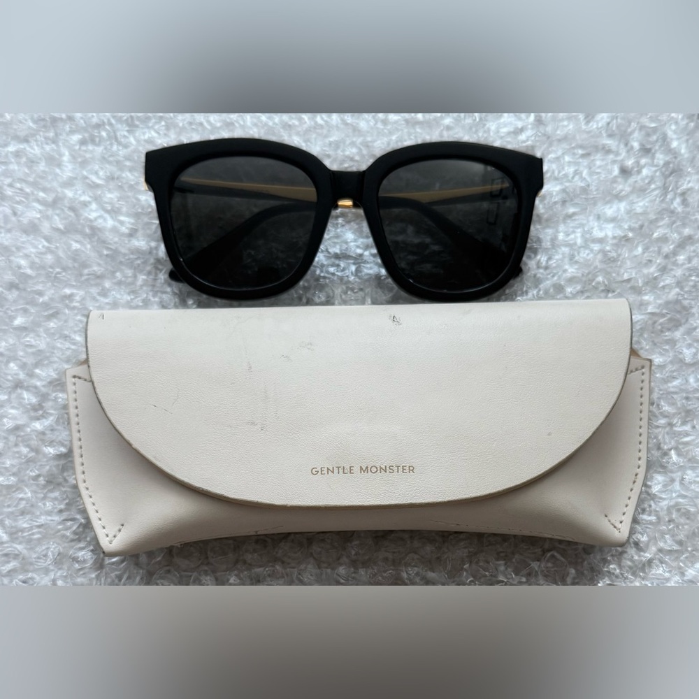 Gentle Monster Sunglasses With Case